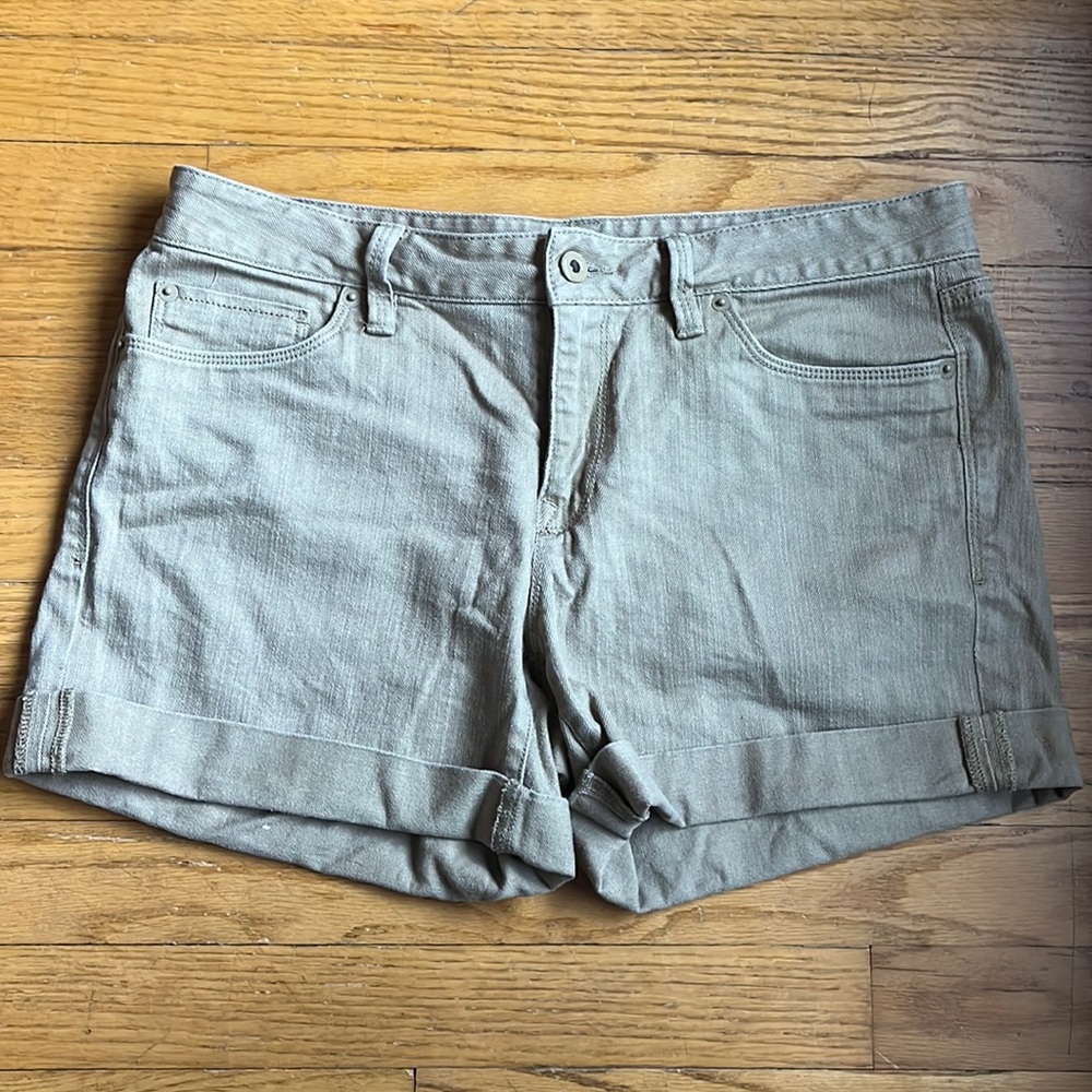 Loft beige shorts